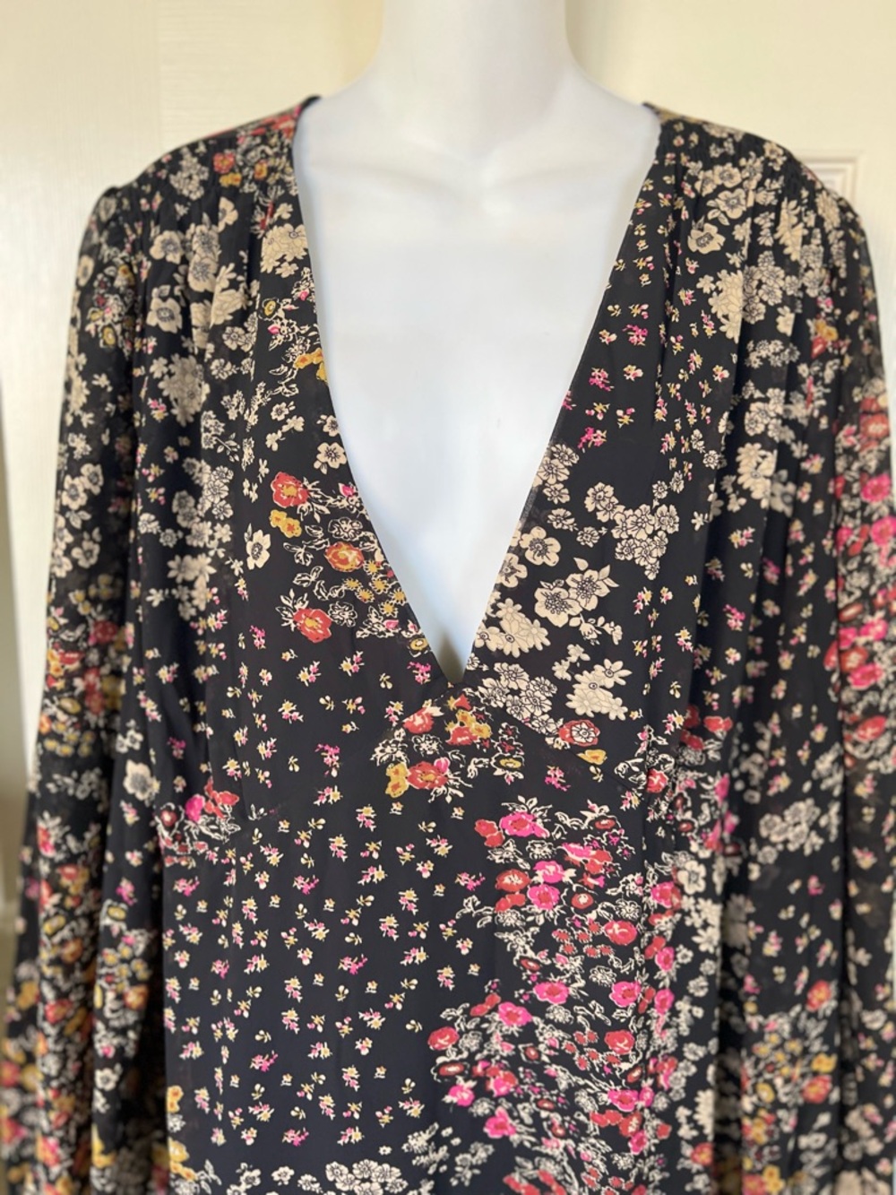NWT Black Floral Chiffon V-Neck Long Sleeve Maxi Dress - Picture 7 of 14